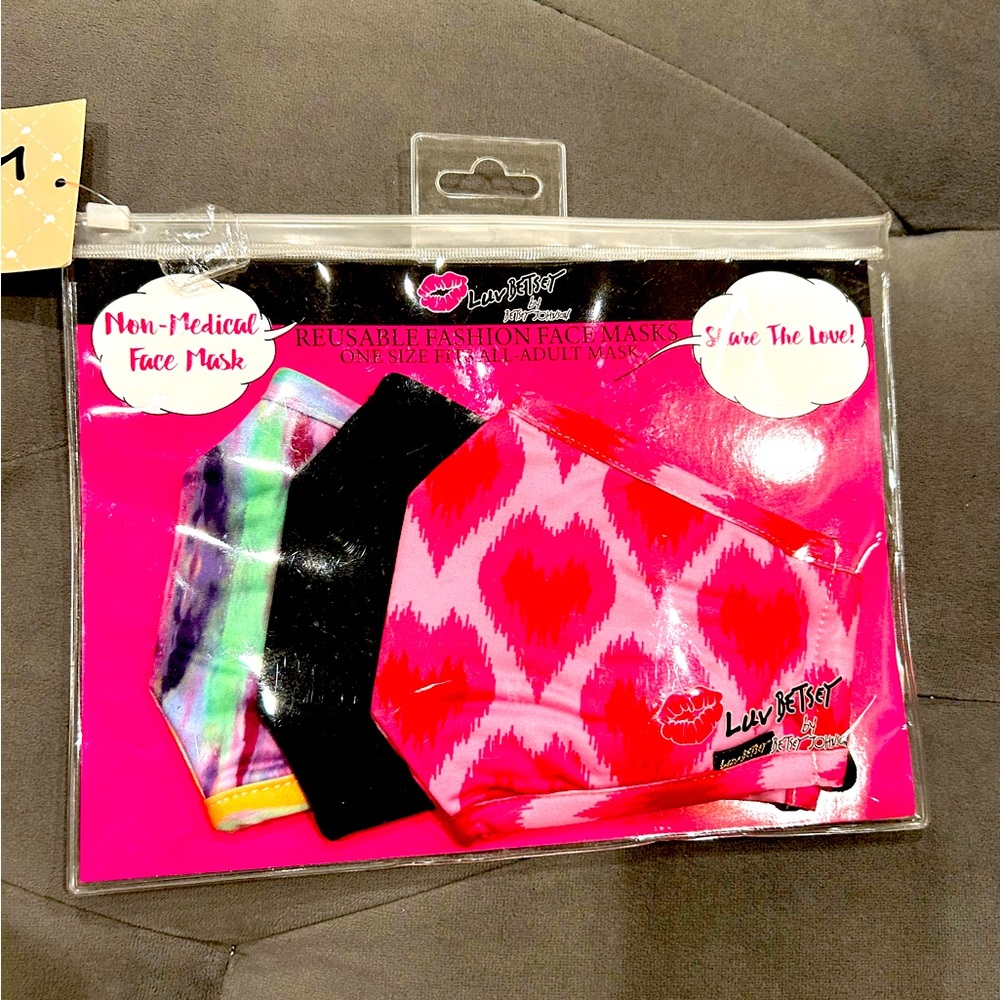 Betsey Johnson cloth reusable face masks